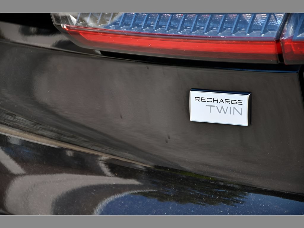 Certified 2023 Volvo C40 P8 Recharge Ultimate w/ Protection Package Premier AWD/4WD image 28