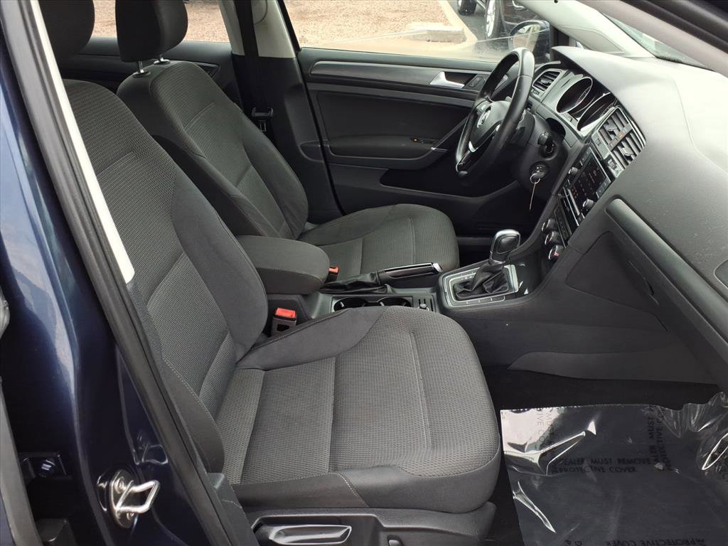 Used 2018 Volkswagen Golf S image 9