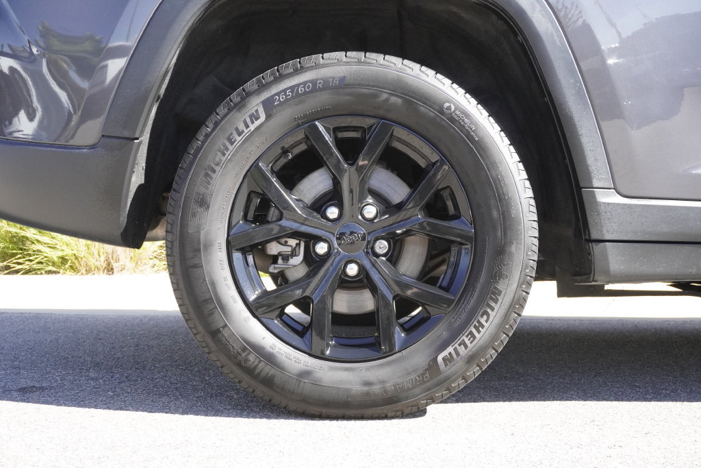 Used 2024 Jeep Grand Cherokee Altitude AWD/4WD image 34