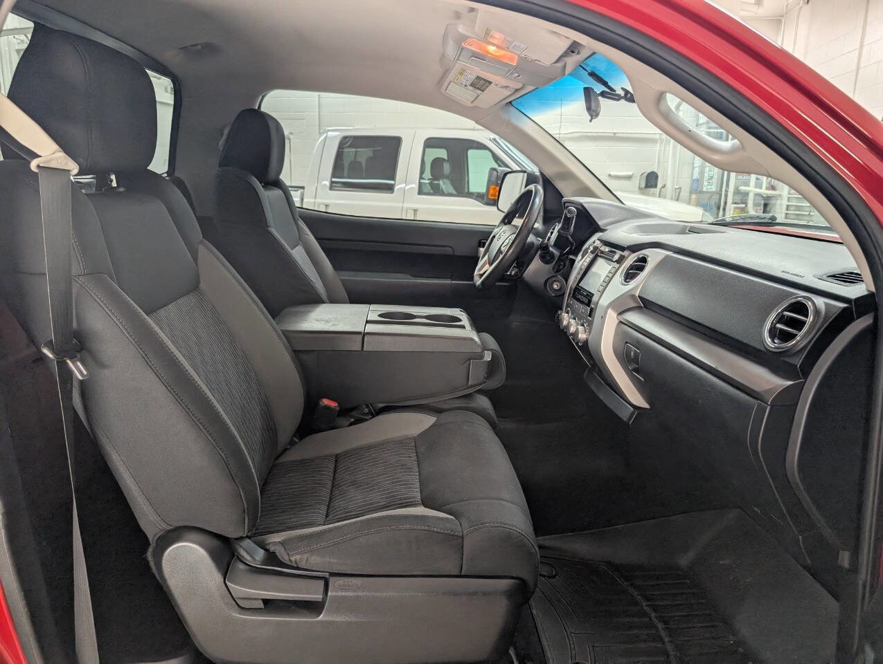 Used 2017 Toyota Tundra SR AWD/4WD image 13