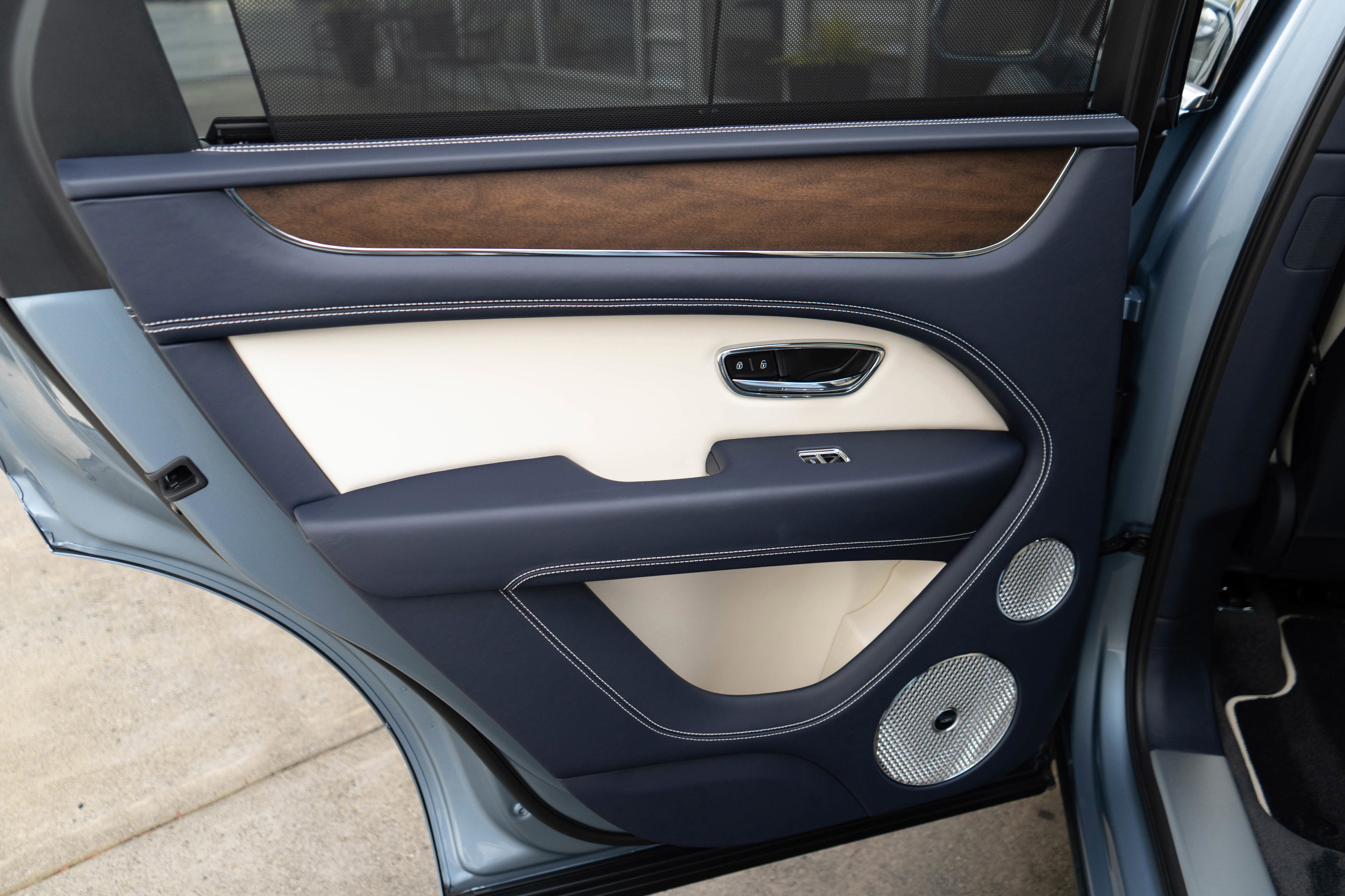 Used 2023 Bentley Bentayga image 29