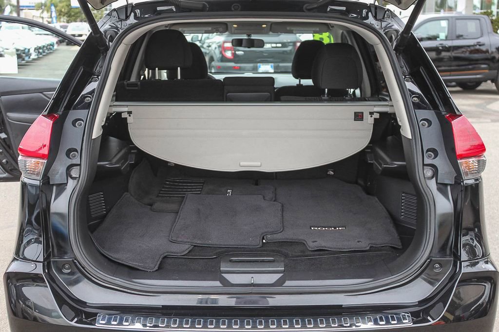 Used 2018 Nissan Rogue SV image 31