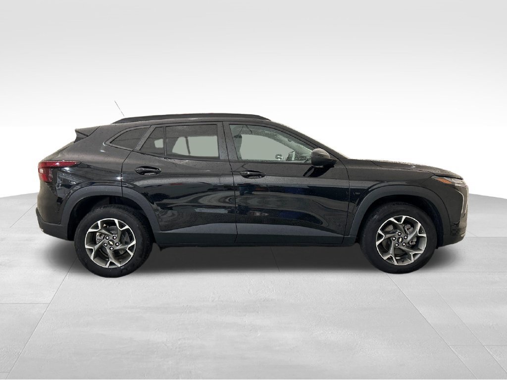 Used 2024 Chevrolet Trax LT w/ Driver Confidence Package FWD image 6