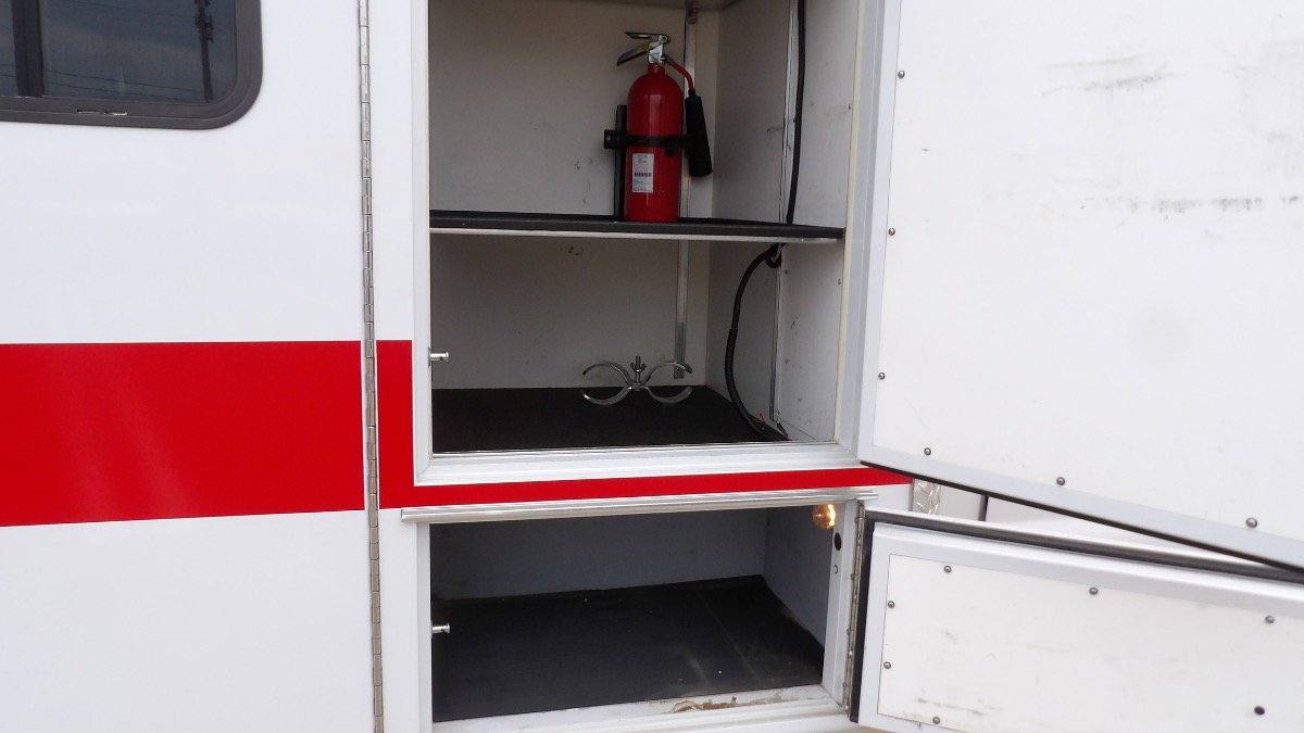 Used 2013 Ford F450 XLT w/ Ambulance Preparation Pkg RWD image 27