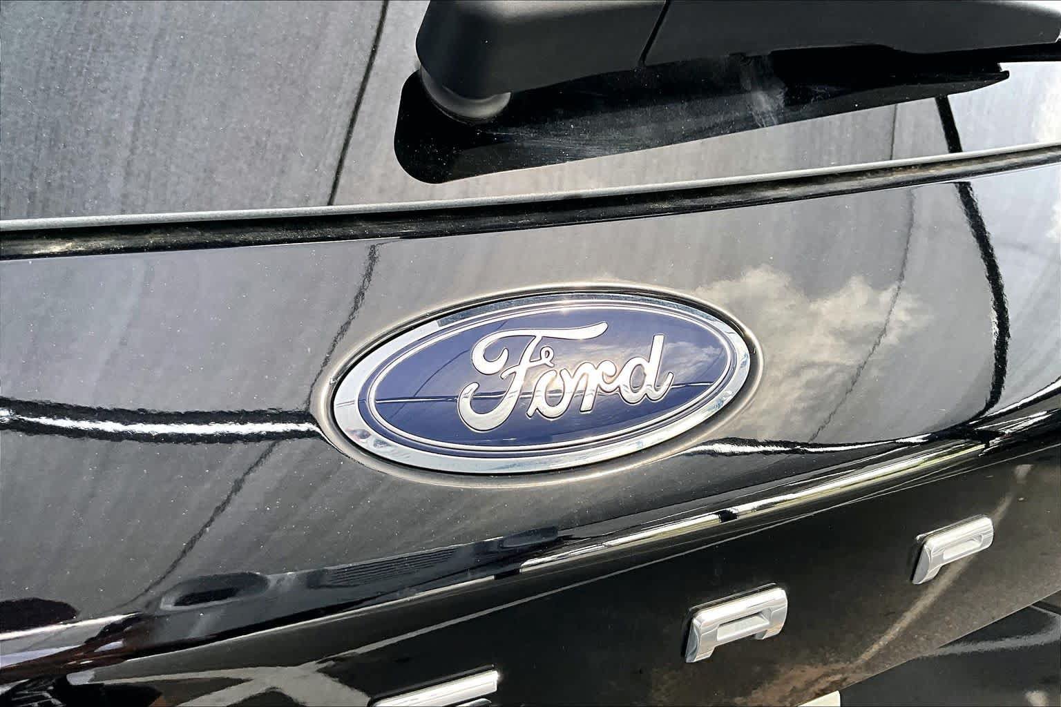 Used 2023 Ford Escape Platinum w/ Premium Technology Package AWD/4WD image 31