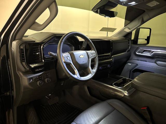 Used 2024 Chevrolet Silverado 2500 LTZ w/ LTZ Plus Package AWD/4WD image 4