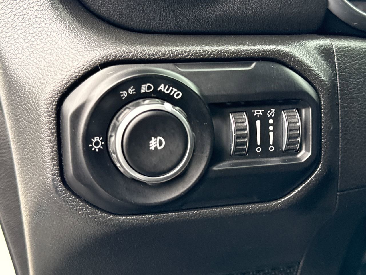 Used 2022 Jeep Wrangler Unlimited Sahara w/ Cold Weather Group image 17