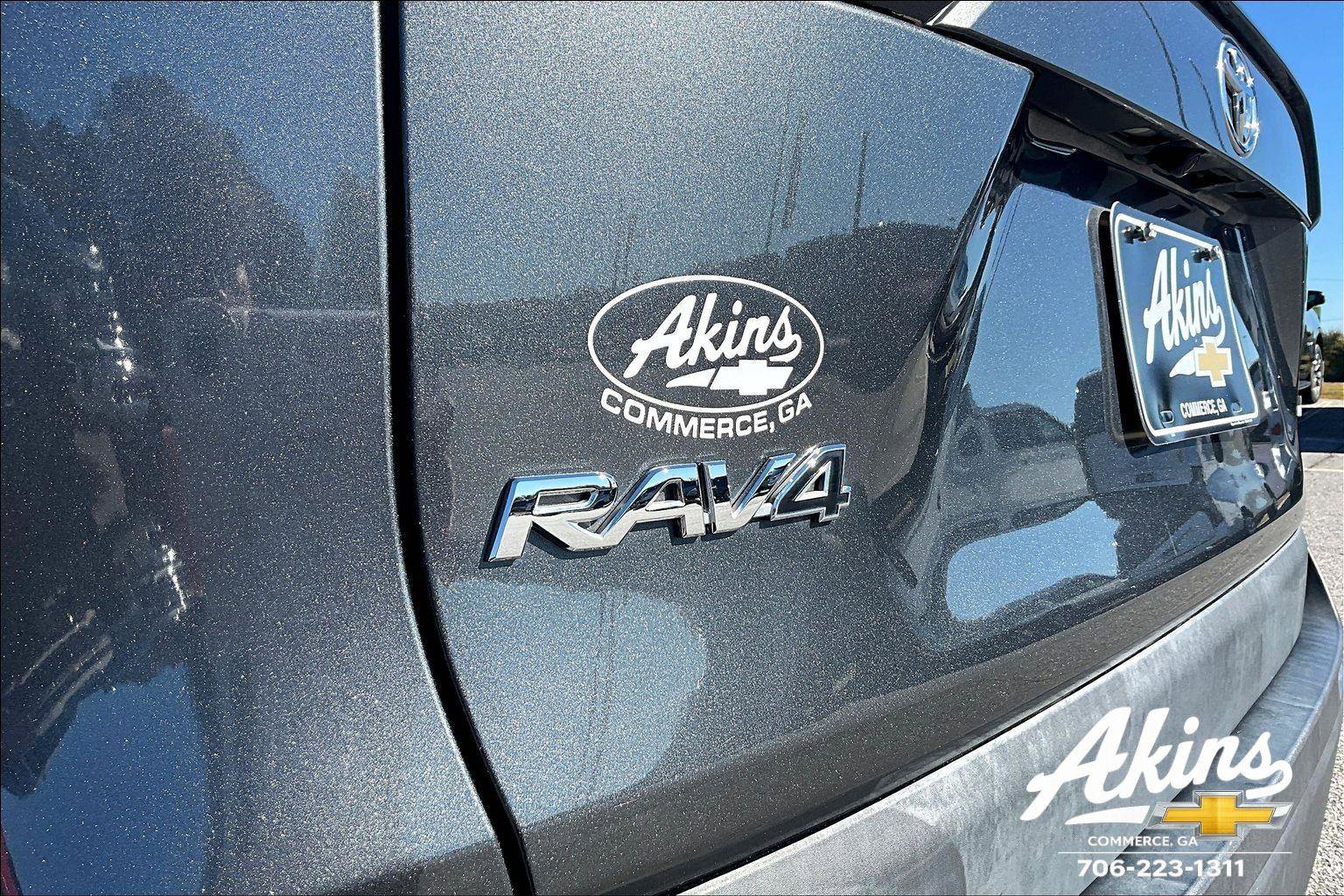 Used 2021 Toyota RAV4 XLE image 18