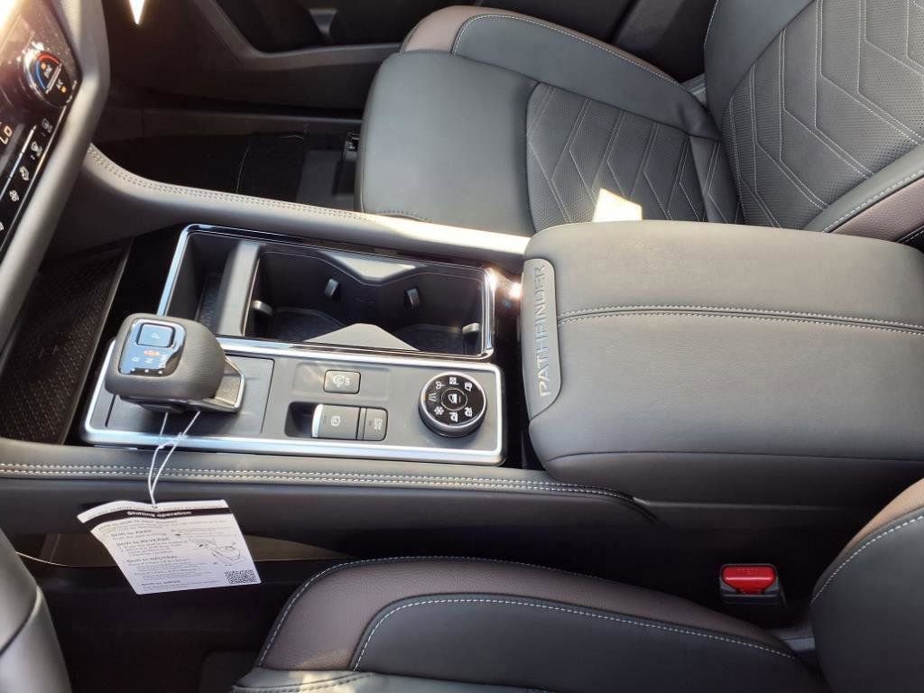 New 2025 Nissan Pathfinder Platinum w/ Black Appearance Package image 20