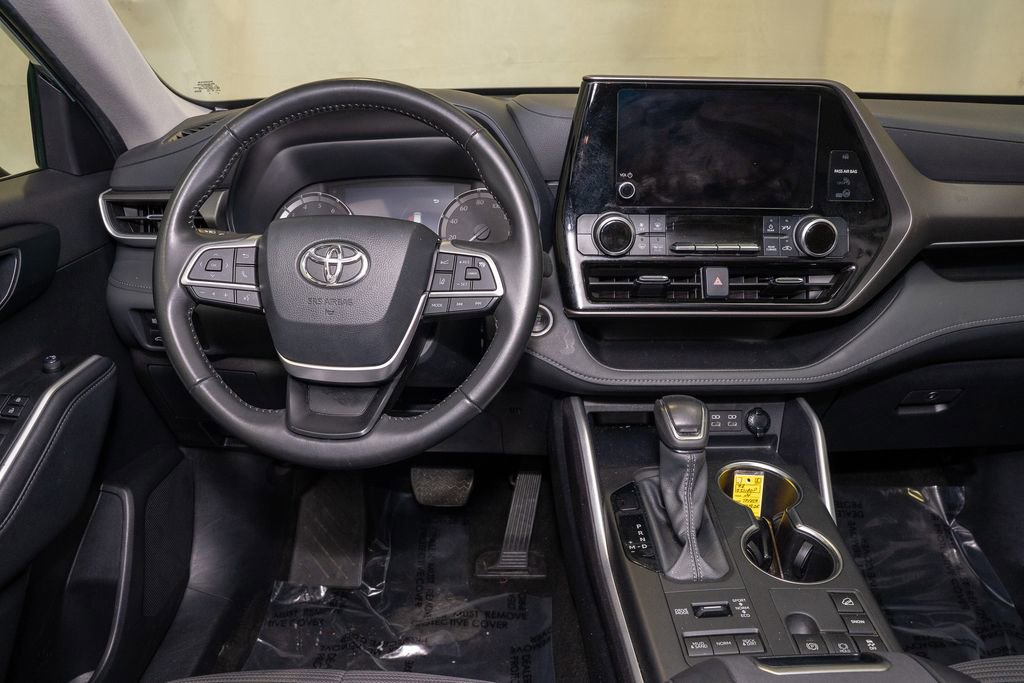 Used 2024 Toyota Highlander LE image 7