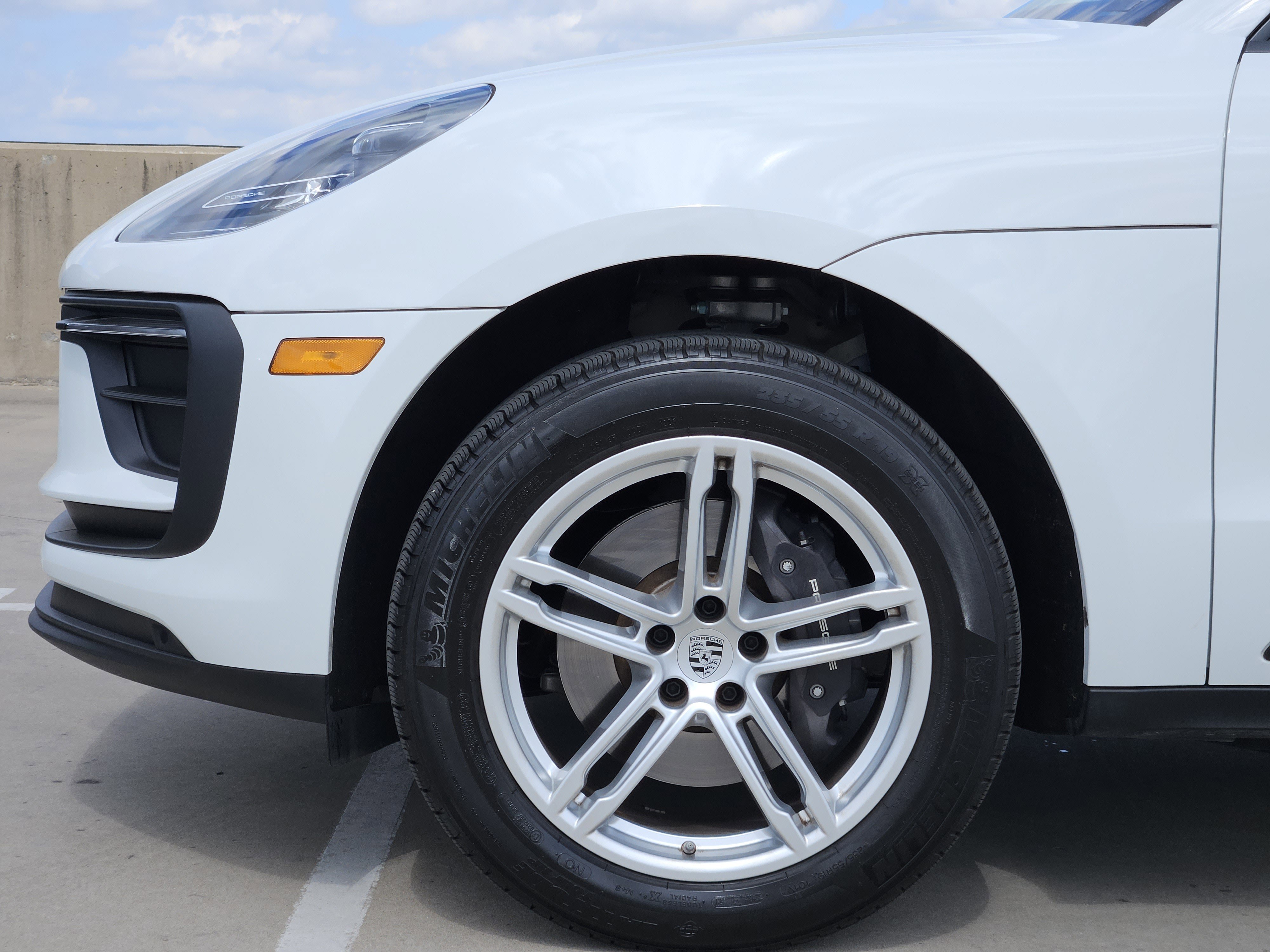 Certified 2025 Porsche Macan image 13