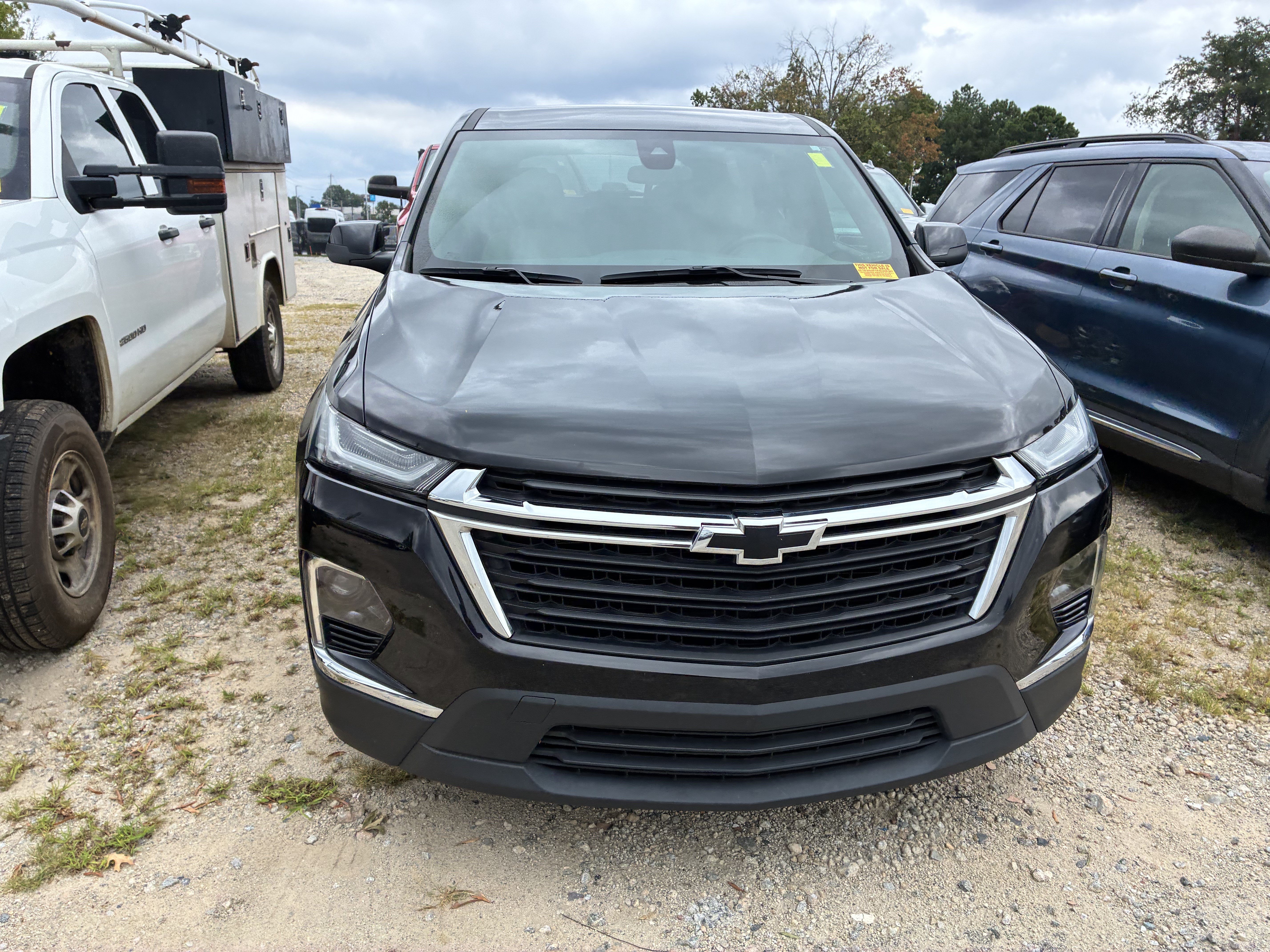 Used 2022 Chevrolet Traverse LS FWD image 2