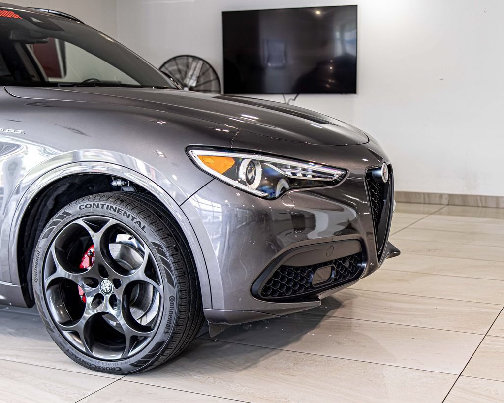 Used 2022 Alfa Romeo Stelvio Veloce AWD/4WD image 3