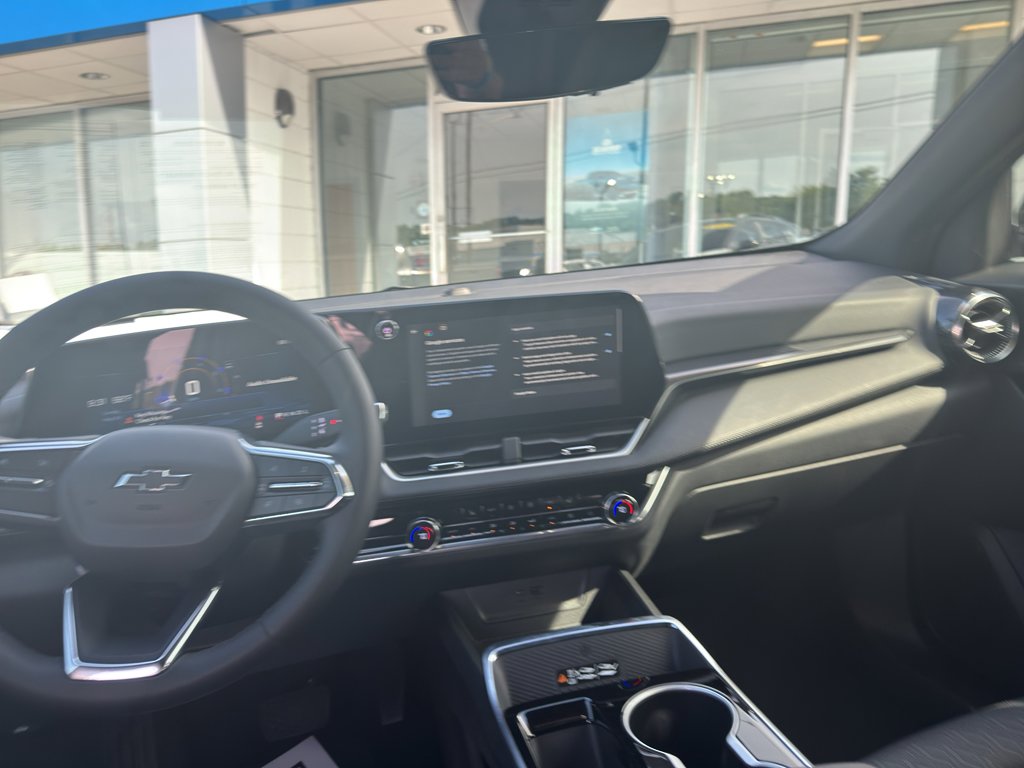 Used 2025 Chevrolet Equinox LT w/ Convenience Package II FWD image 9