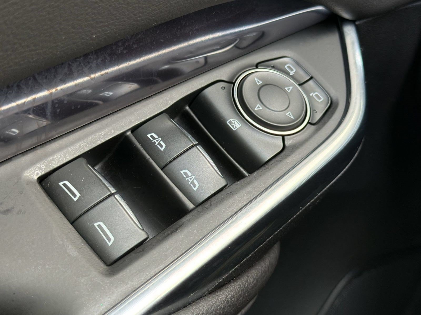 Used 2023 Cadillac XT4 Luxury w/ Cold Weather Package FWD image 28