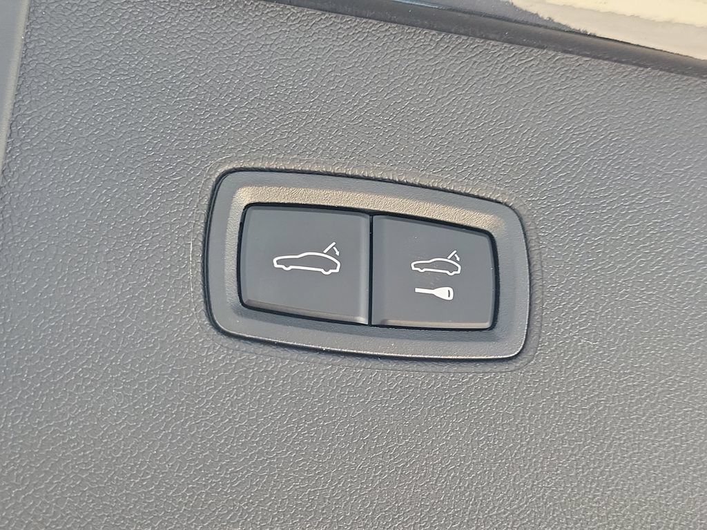 Certified 2025 Porsche Cayenne AWD/4WD image 18