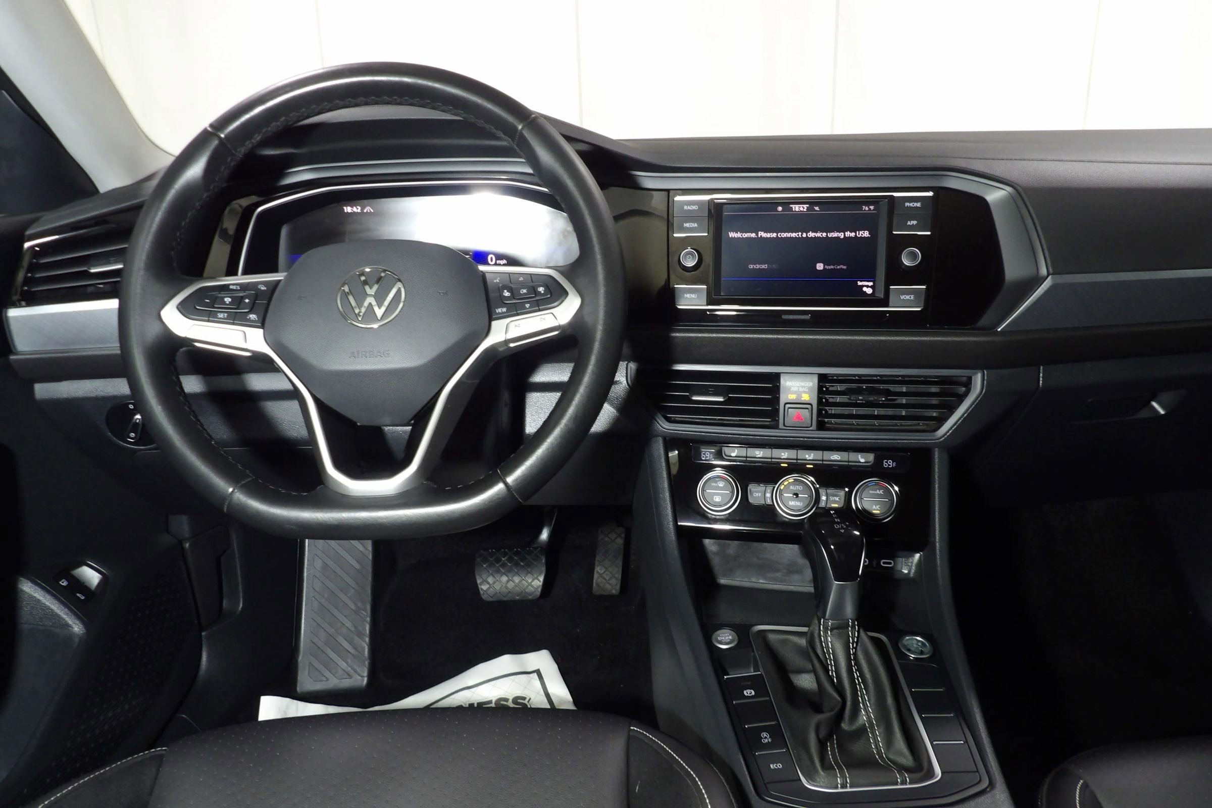 Used 2024 Volkswagen Jetta SE FWD image 12