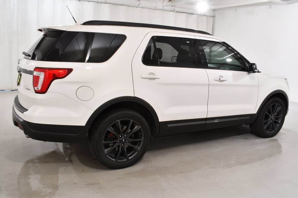 Used 2019 Ford Explorer XLT w/ Equipment Group 202A AWD/4WD image 11