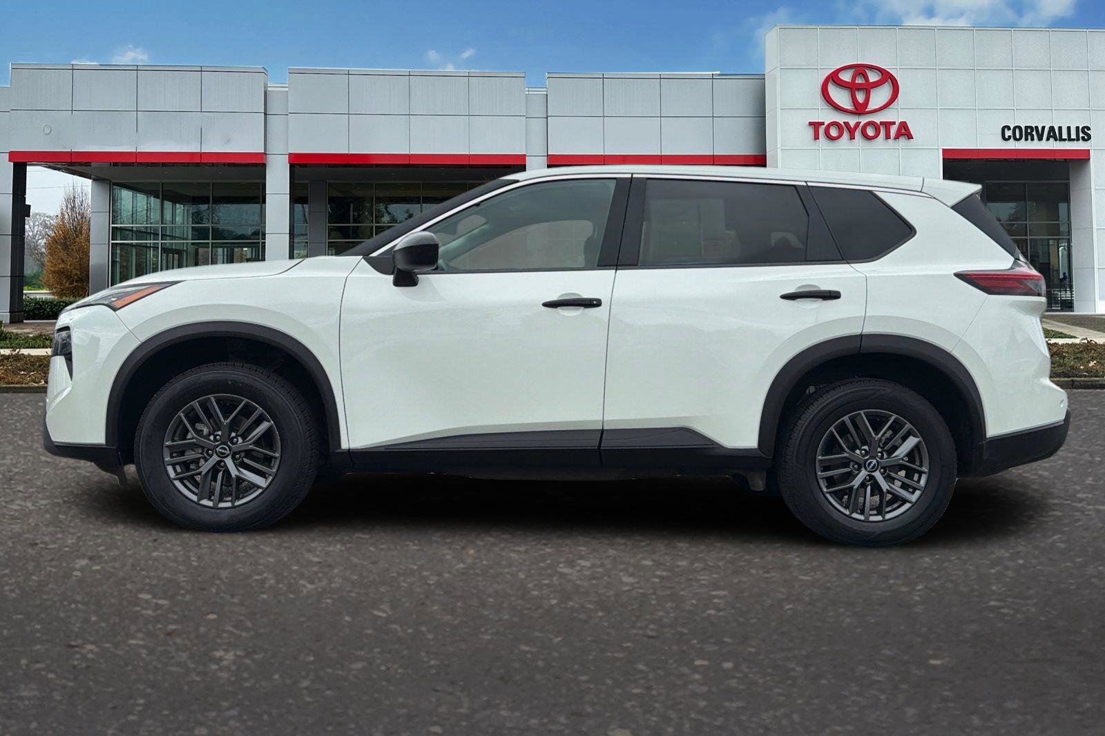 Used 2024 Nissan Rogue S image 7