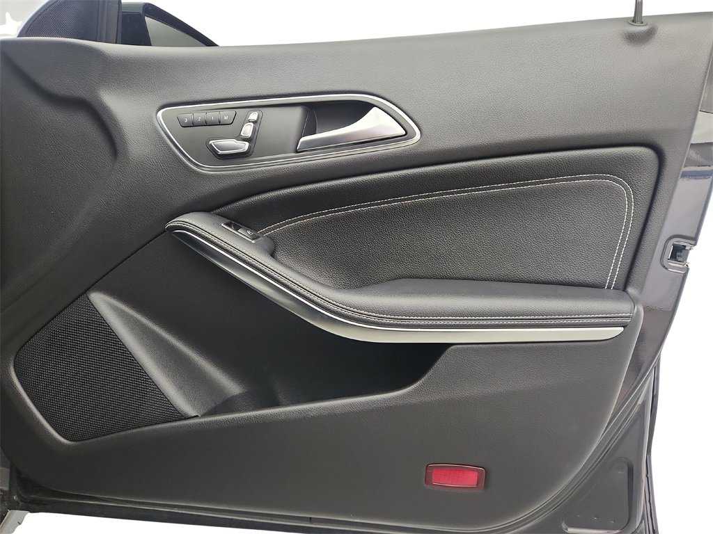 Used 2018 Mercedes-Benz CLA 250 4MATIC image 27
