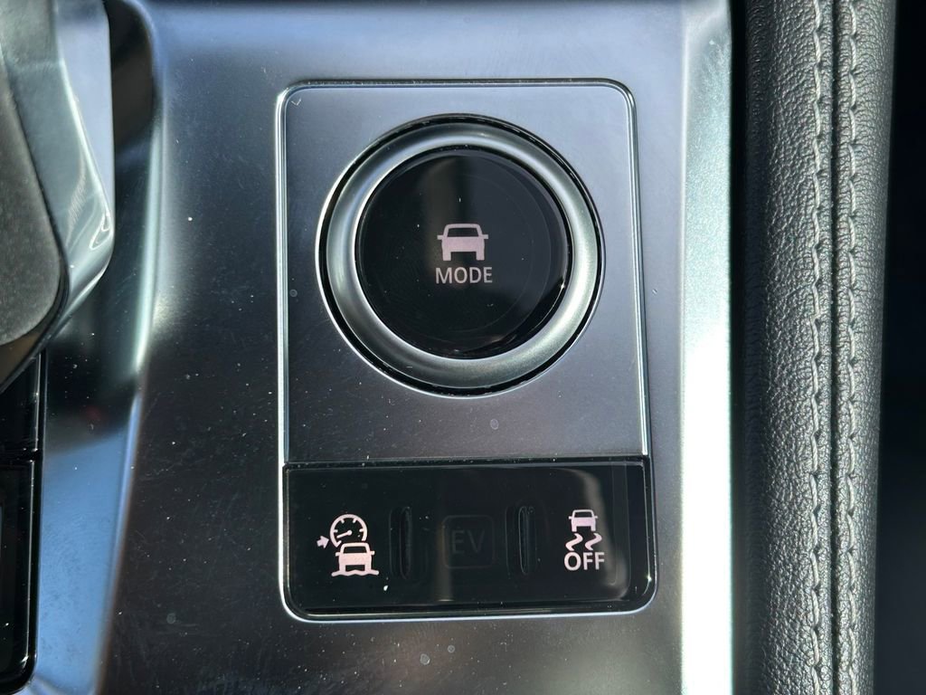 Used 2024 Jaguar F-PACE R-Dynamic S image 33