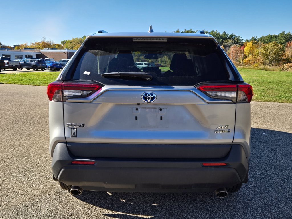 Used 2021 Toyota RAV4 XLE AWD/4WD image 4