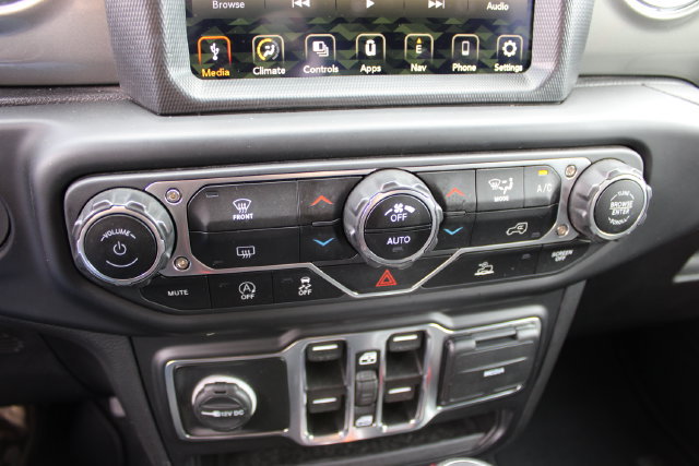 Used 2022 Jeep Wrangler Unlimited Sahara AWD/4WD image 23