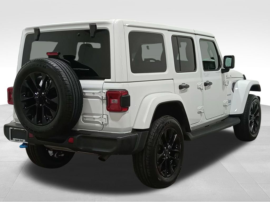 Used 2024 Jeep Wrangler Unlimited Sahara w/ Technology Group AWD/4WD image 3