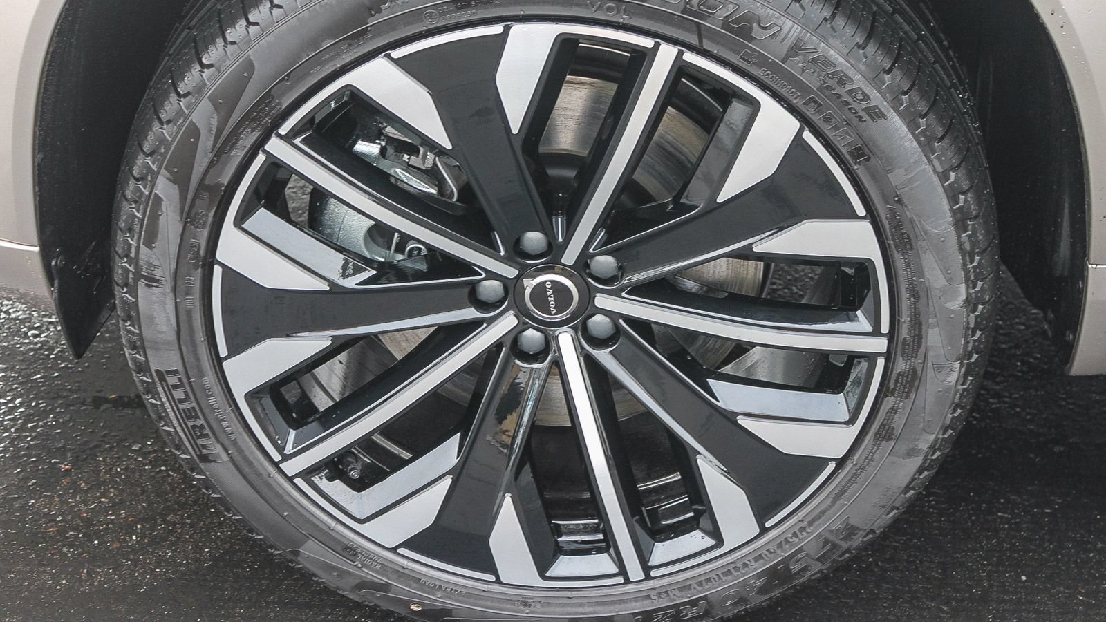 New 2026 Volvo XC90 T8 Plus w/ Protection Package Premier AWD/4WD image 12
