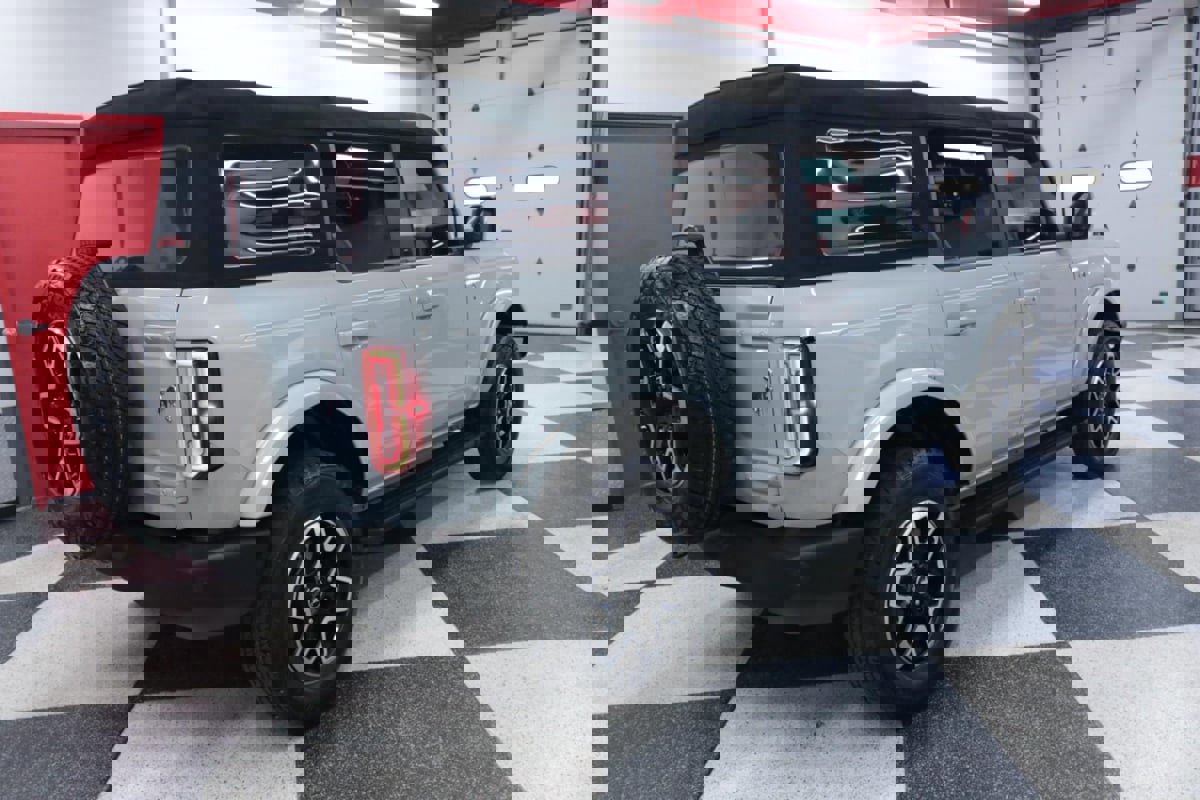 Used 2022 Ford Bronco Outer Banks image 7