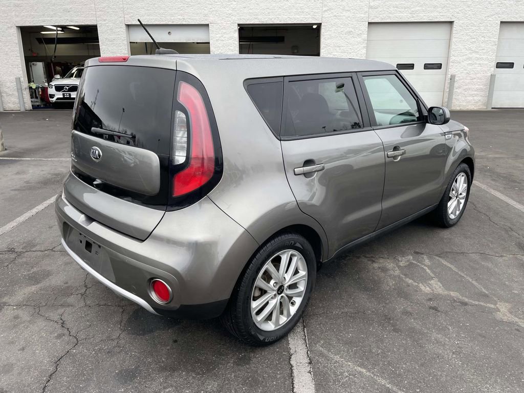 Used 2018 Kia Soul + image 9