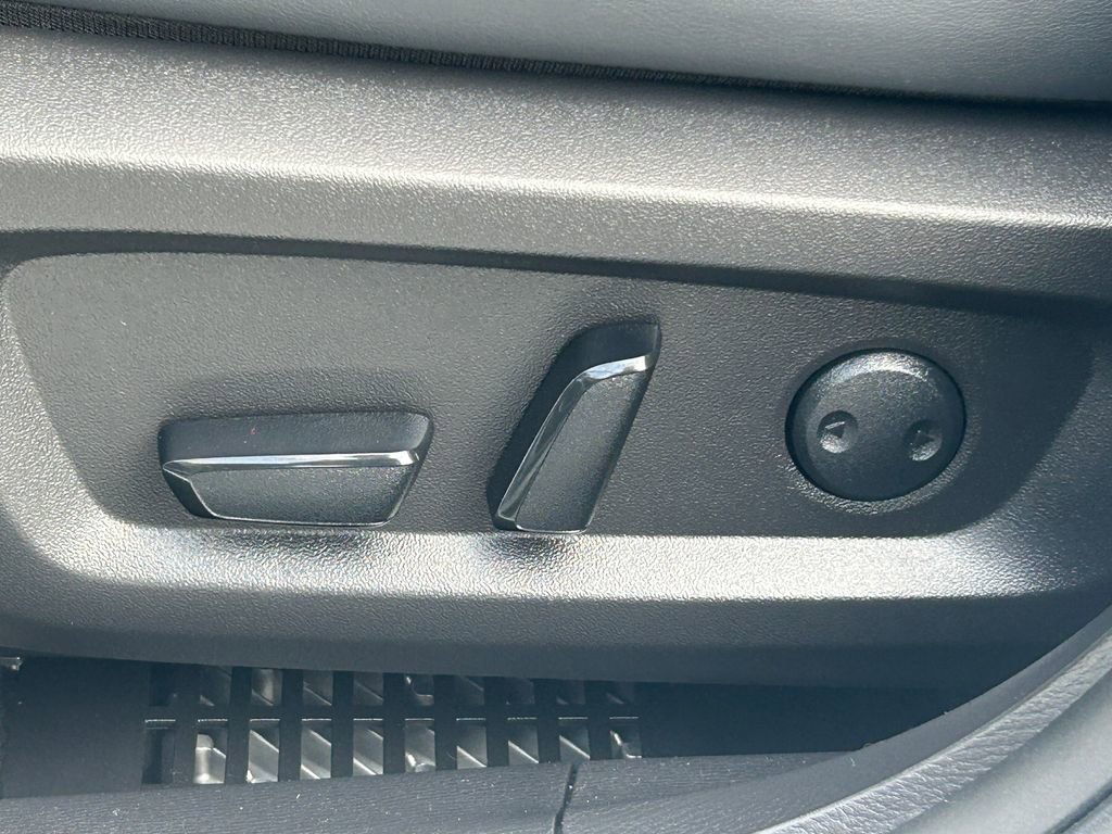 Used 2025 Mitsubishi Outlander 4WD Plug-In Hybrid image 28