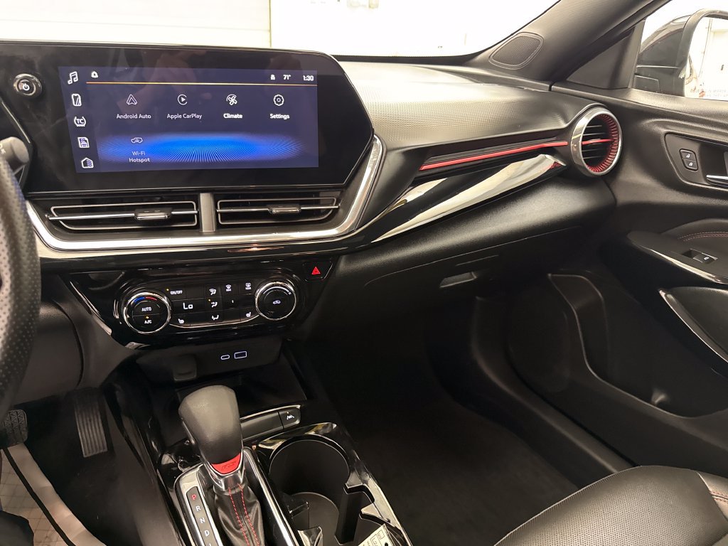 Certified 2024 Chevrolet Trax RS w/ Sunroof Package FWD image 16