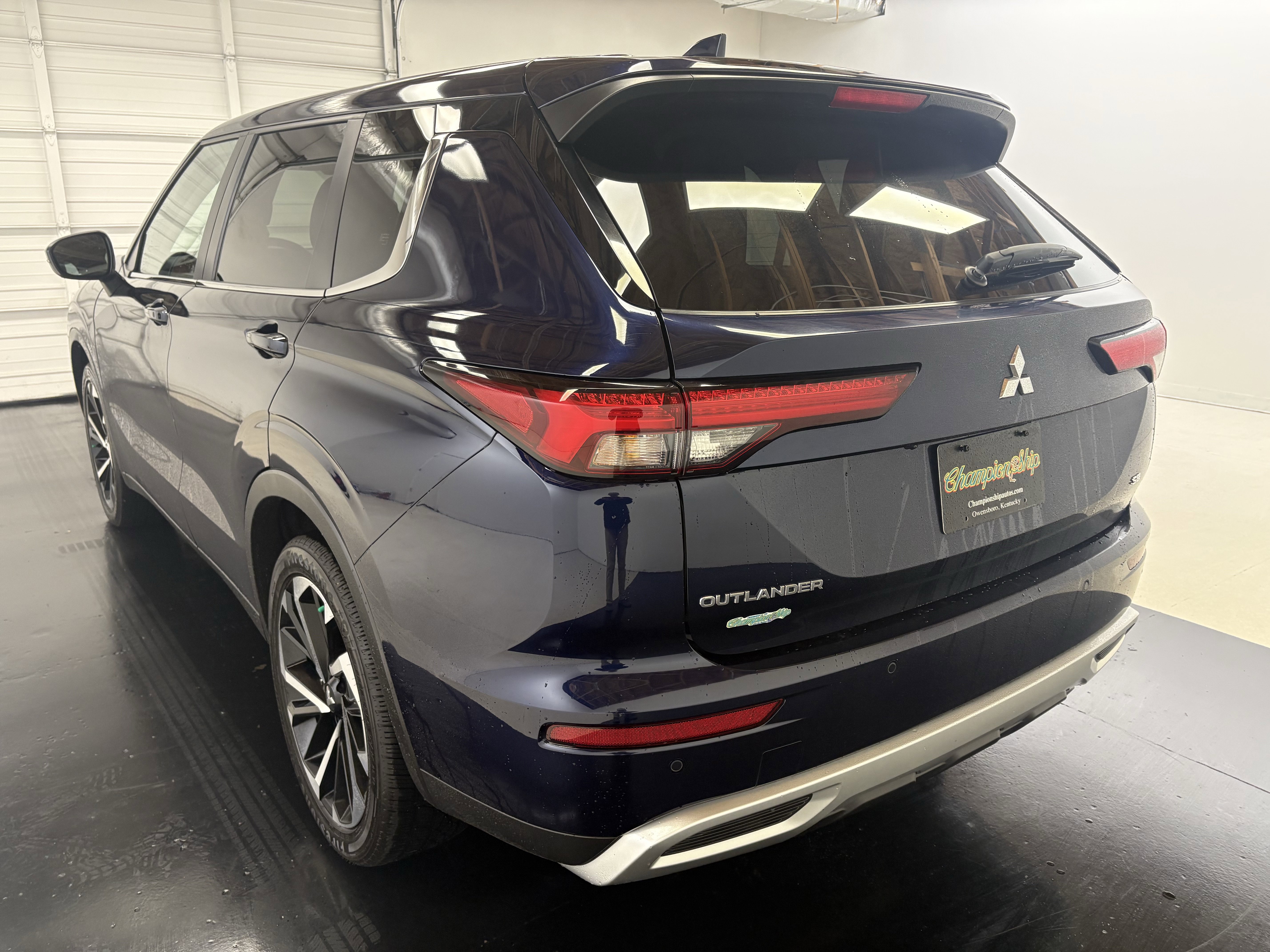 Used 2024 Mitsubishi Outlander SE Black Edition image 11
