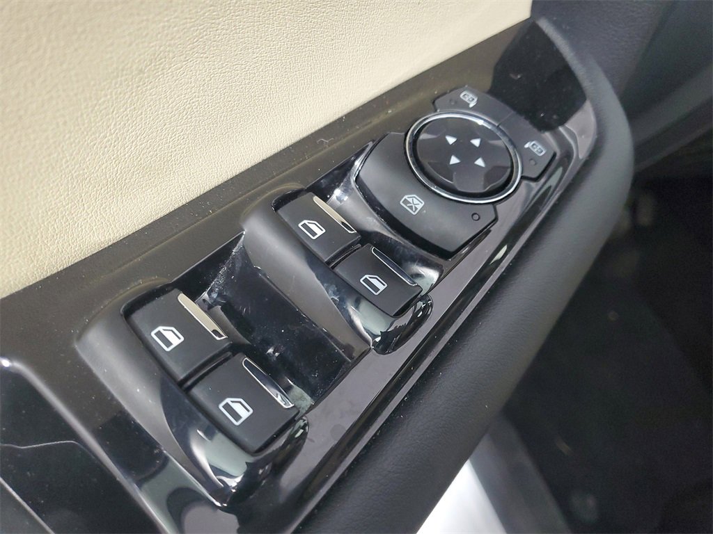 Used 2020 Ford Edge SEL image 15