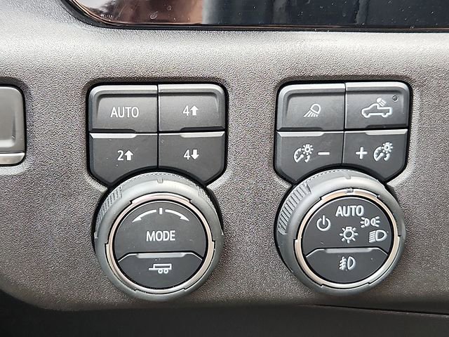 Used 2024 Chevrolet Silverado 2500 ZR2 w/ Technology Package image 25