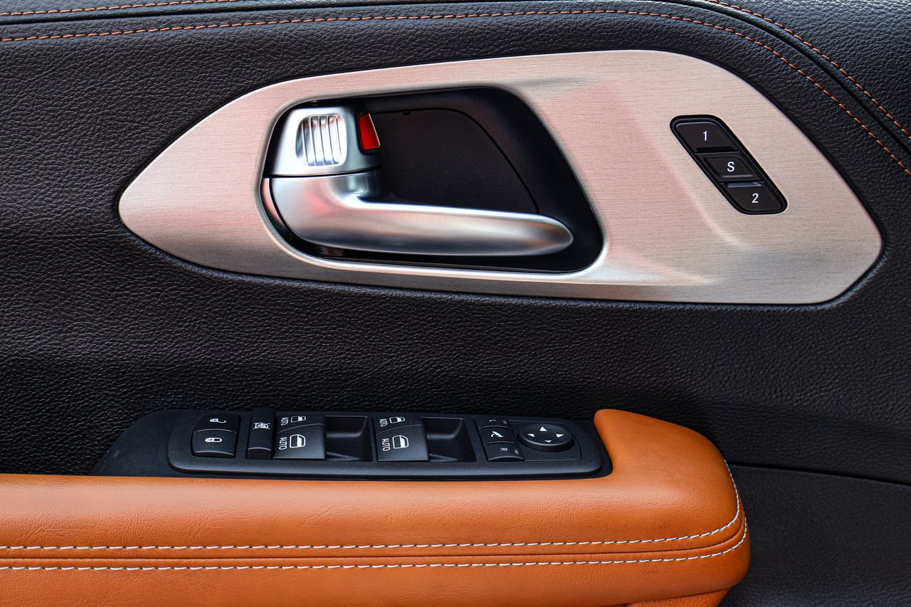 Used 2025 Chrysler Pacifica Pinnacle FWD image 9