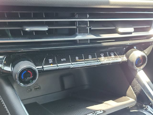Certified 2026 Chevrolet Traverse LT w/ Sun and Wheel Package FWD image 35