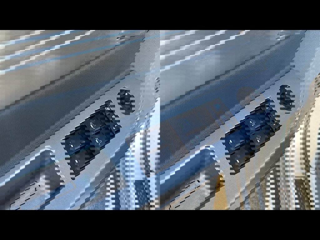 Used 2008 Chrysler Sebring LX image 8