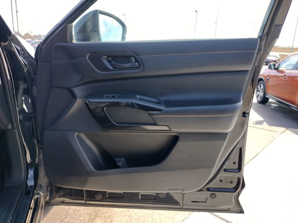 Used 2023 Nissan Pathfinder SV image 21