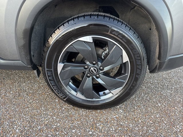 Used 2024 Nissan Rogue SV image 9