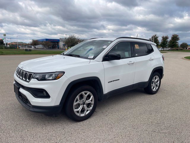 Used 2026 Jeep Compass Latitude AWD/4WD image 6