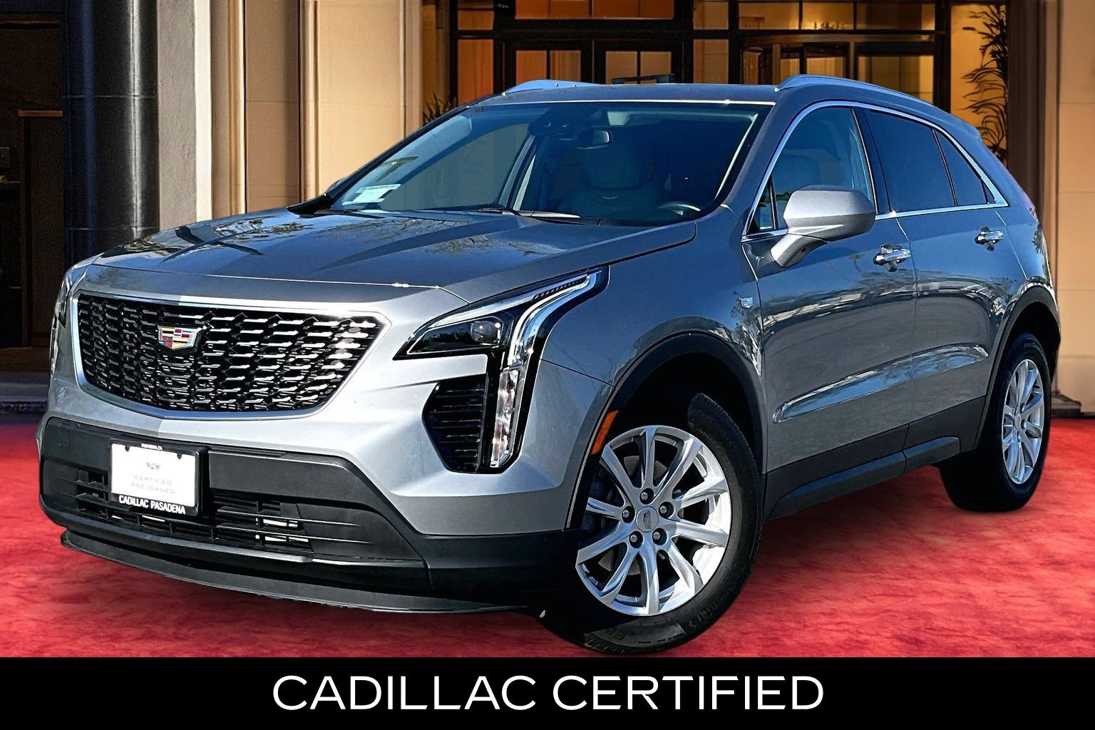 Used 2023 Cadillac XT4 Luxury w/ Cold Weather Package FWD image 1
