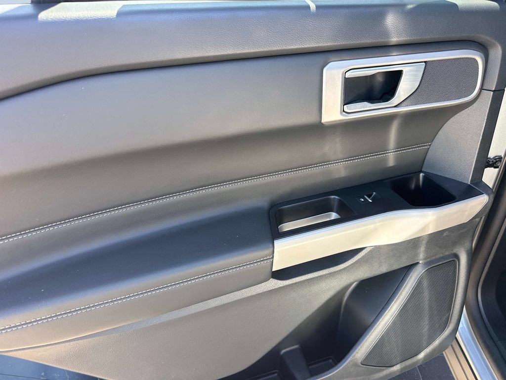 Used 2023 Ford Explorer XLT w/ Equipment Group 202A RWD image 12