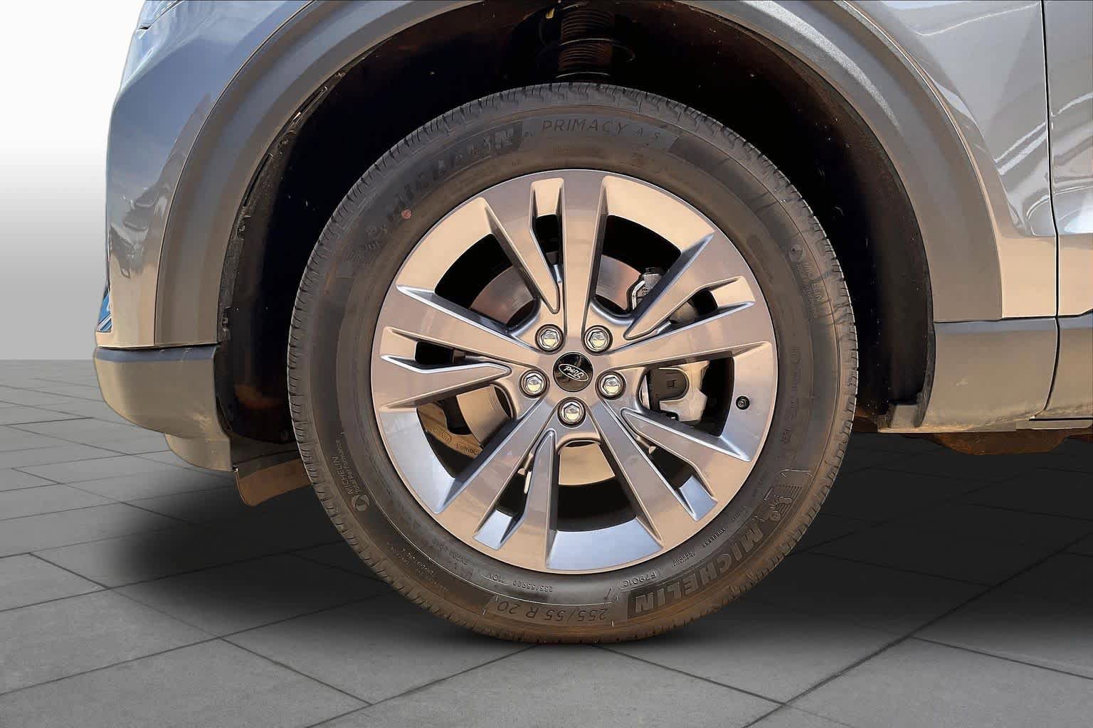 Used 2025 Ford Explorer Active w/ Active Comfort Package AWD/4WD image 11