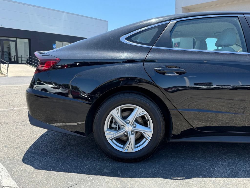 Used 2023 Hyundai Sonata SE w/ Cargo Package FWD image 12