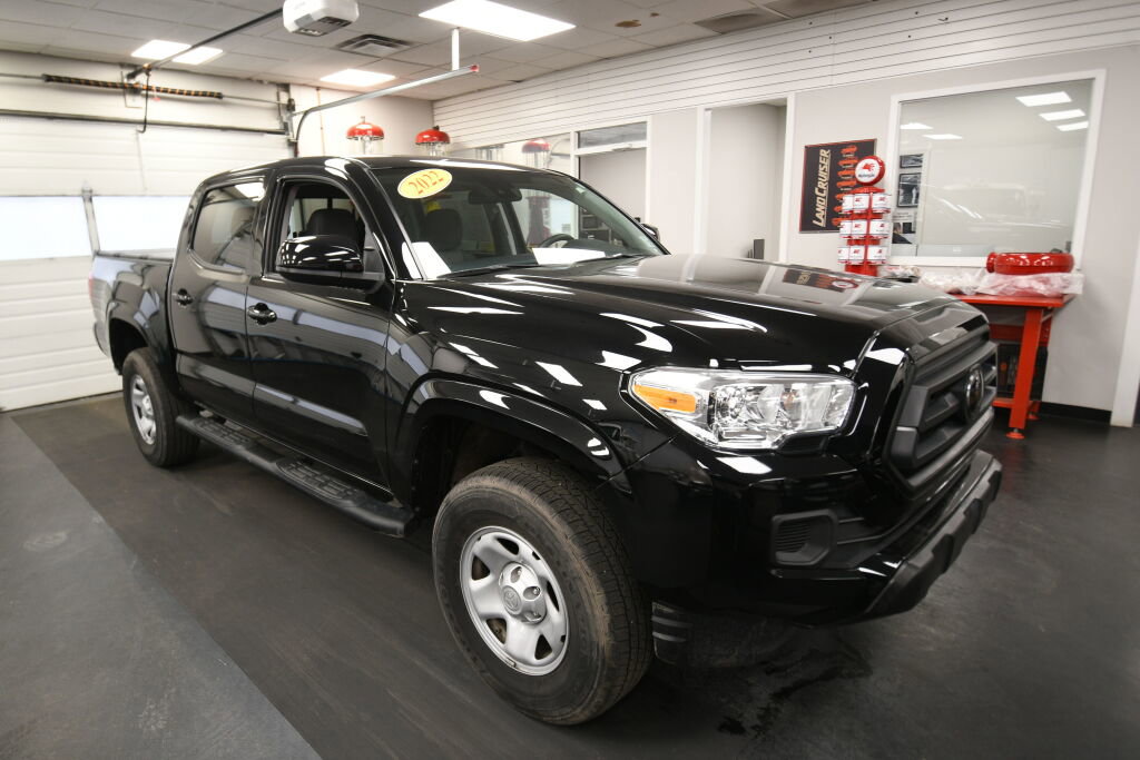 Used 2022 Toyota Tacoma SR w/ SR Convenience Package RWD image 2