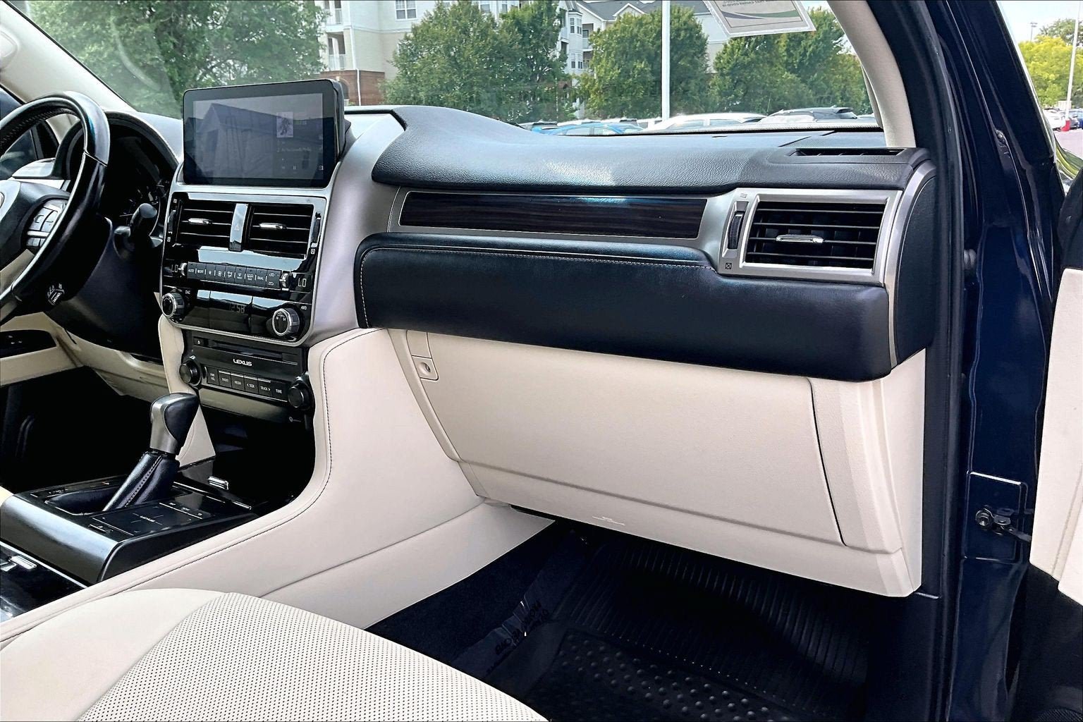 Used 2022 Lexus GX 460 w/ Accessory Package AWD/4WD image 14