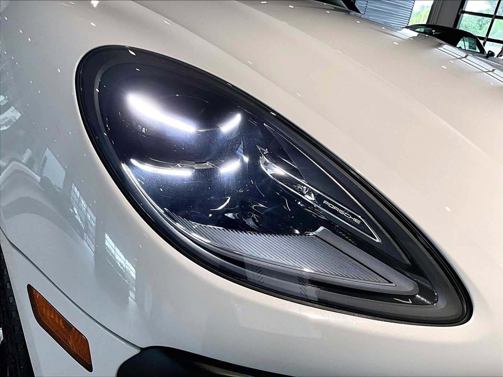 Used 2025 Porsche Macan image 15