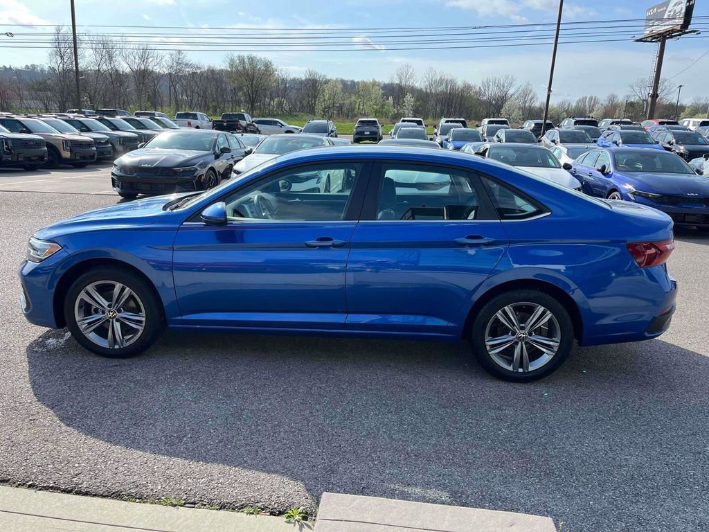 Used 2024 Volkswagen Jetta SE image 29